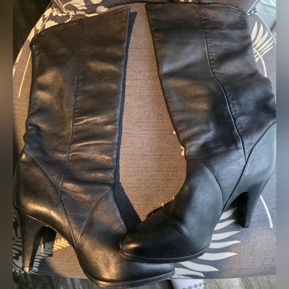 Elegant Black SOFT Leather BANDIT SLIP ON Boots! EUC!